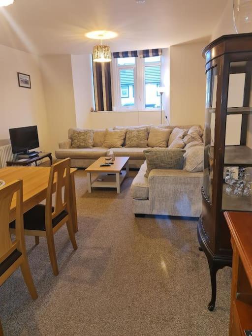 Ferienwohnung Comfortable 2 Bed Townhouse. Near To Amenities. Beith Exterior foto
